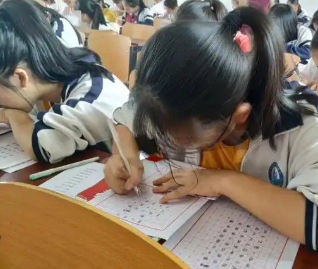 规范化精细化科学化厚实做好学生思想引